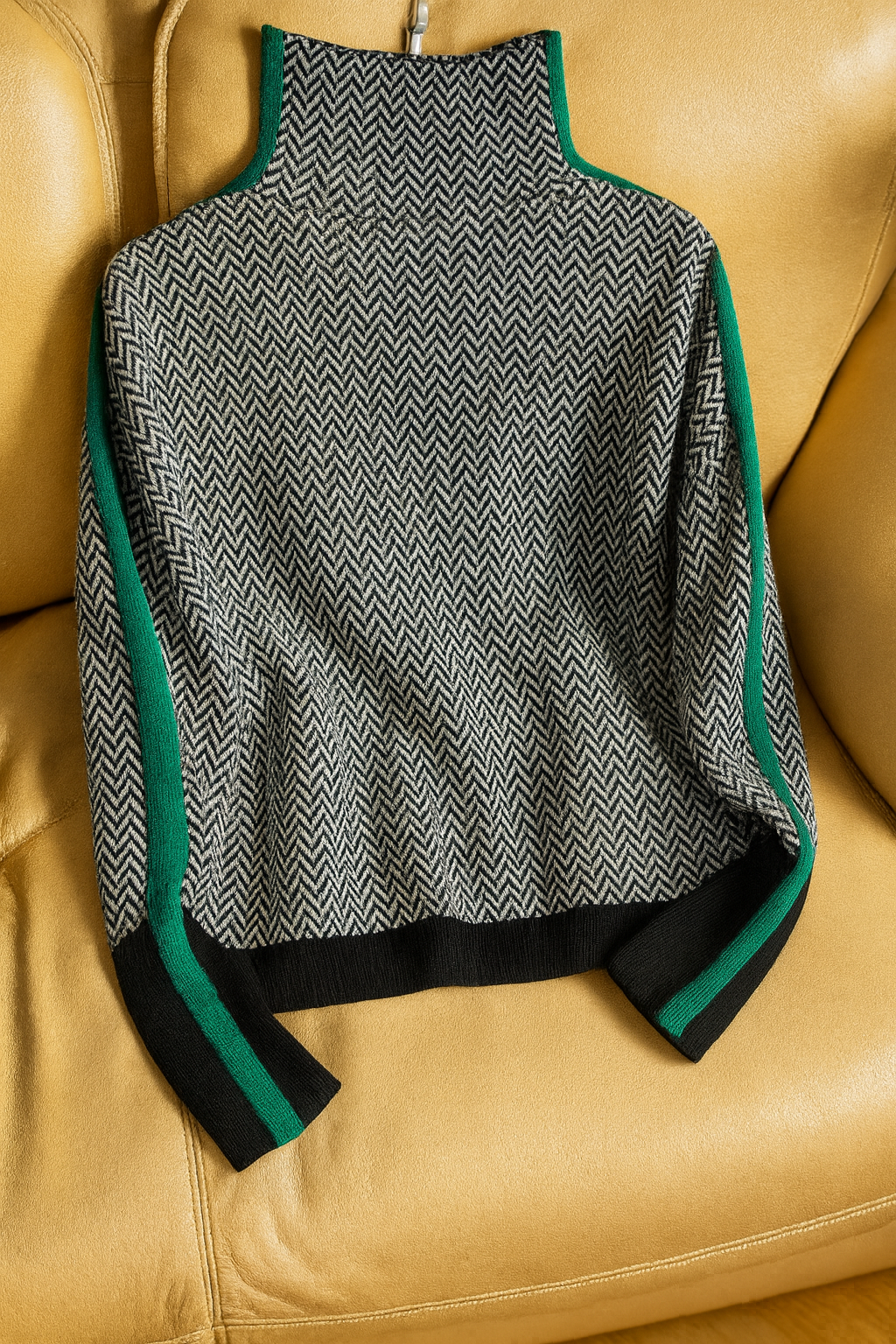 Lāsma - adīts rievu džemperis